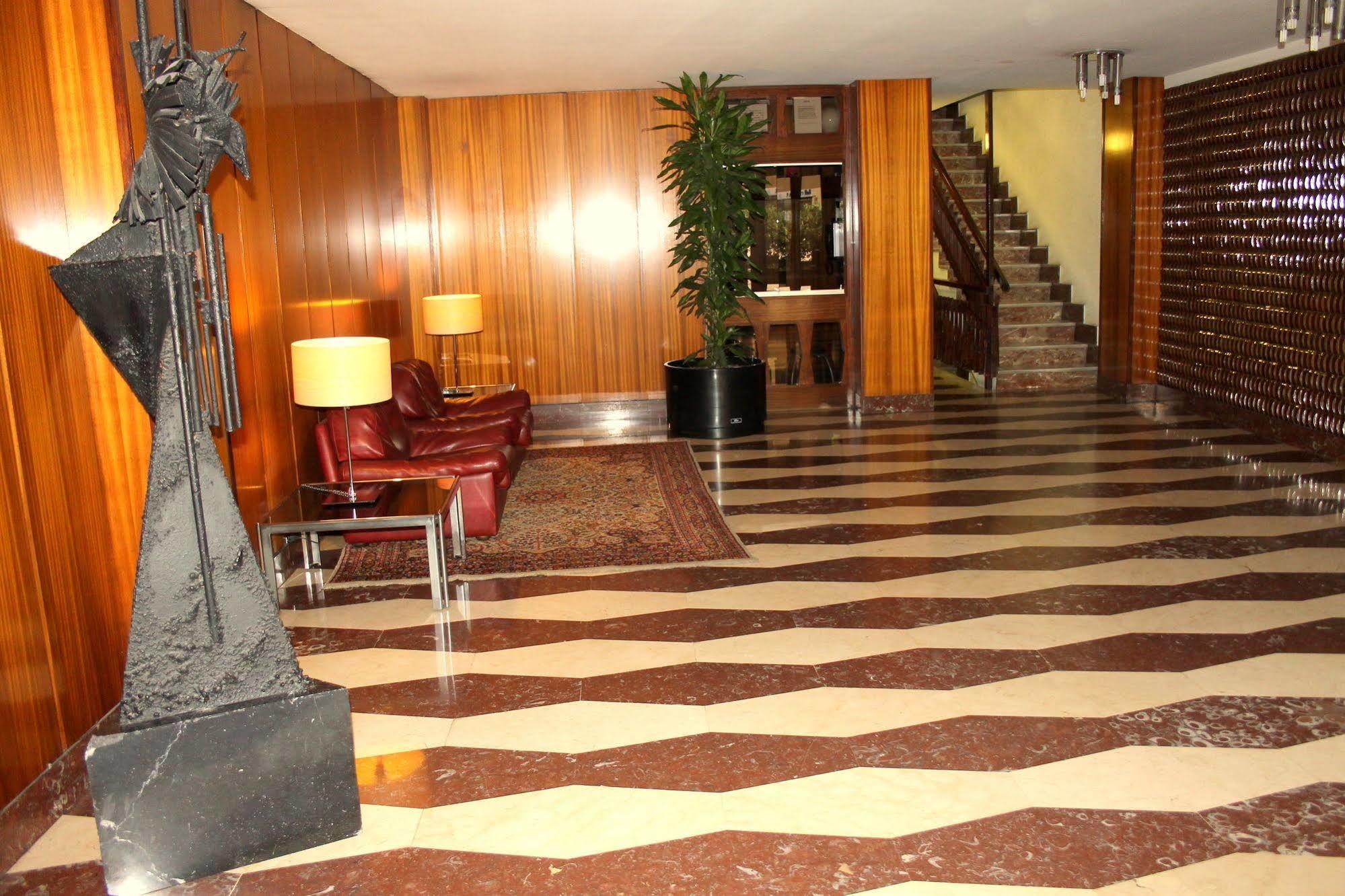巴塞罗那 雅诗利普114号旅馆酒店 外观 照片